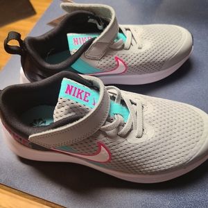 NWT Kids NIKE tennis shoes size 1